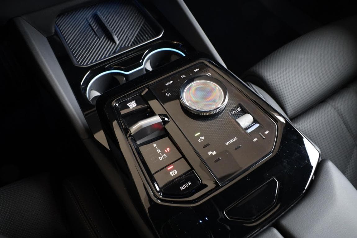 2025 BMW 5-Series - 10