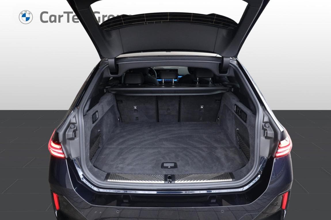 2025 BMW 5-Series - 8