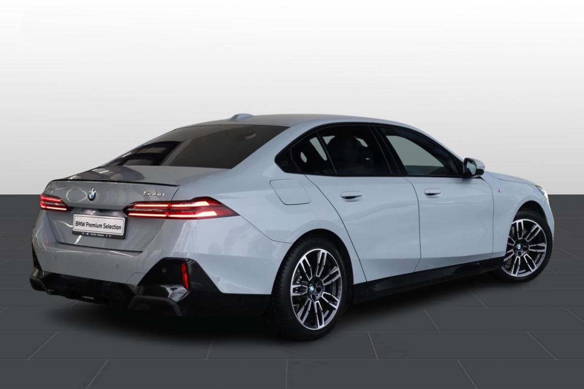 2025 BMW 5-Series - 5