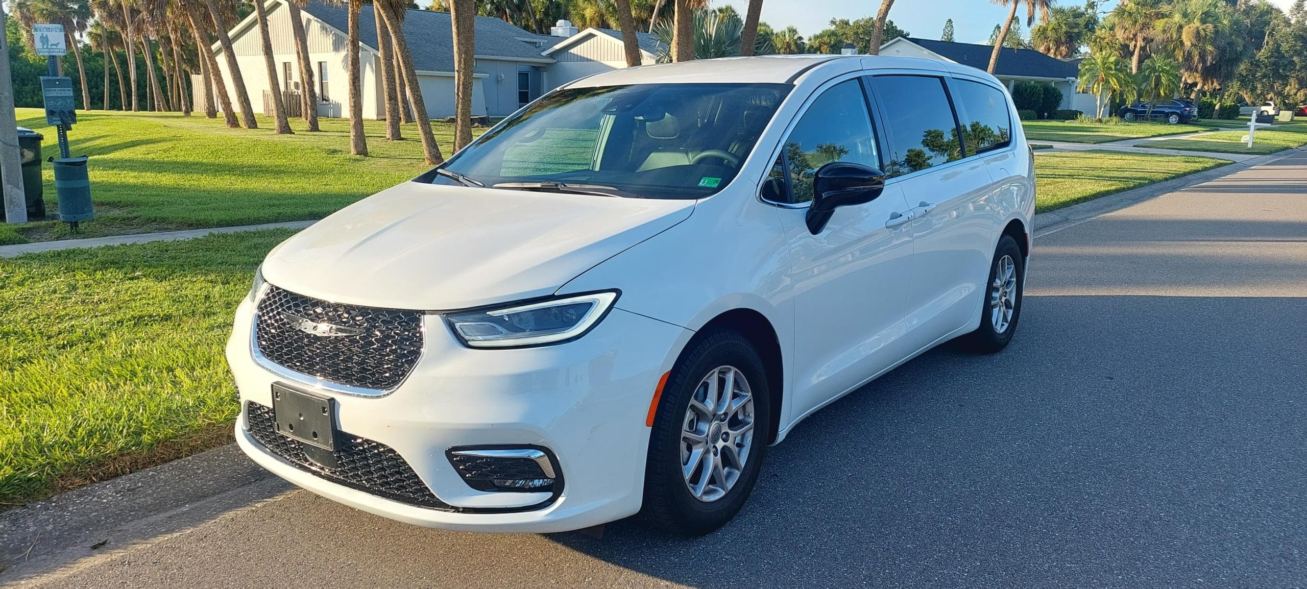 Chrysler Pacifica 2025 SKLADEM