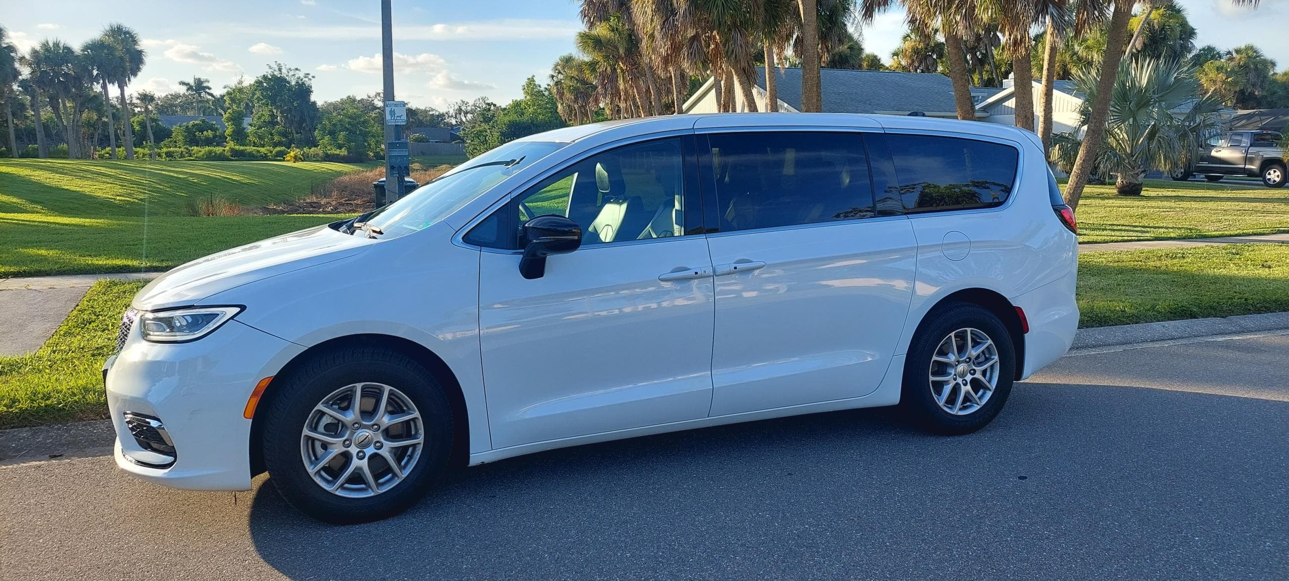 Chrysler PACIFICA - 2