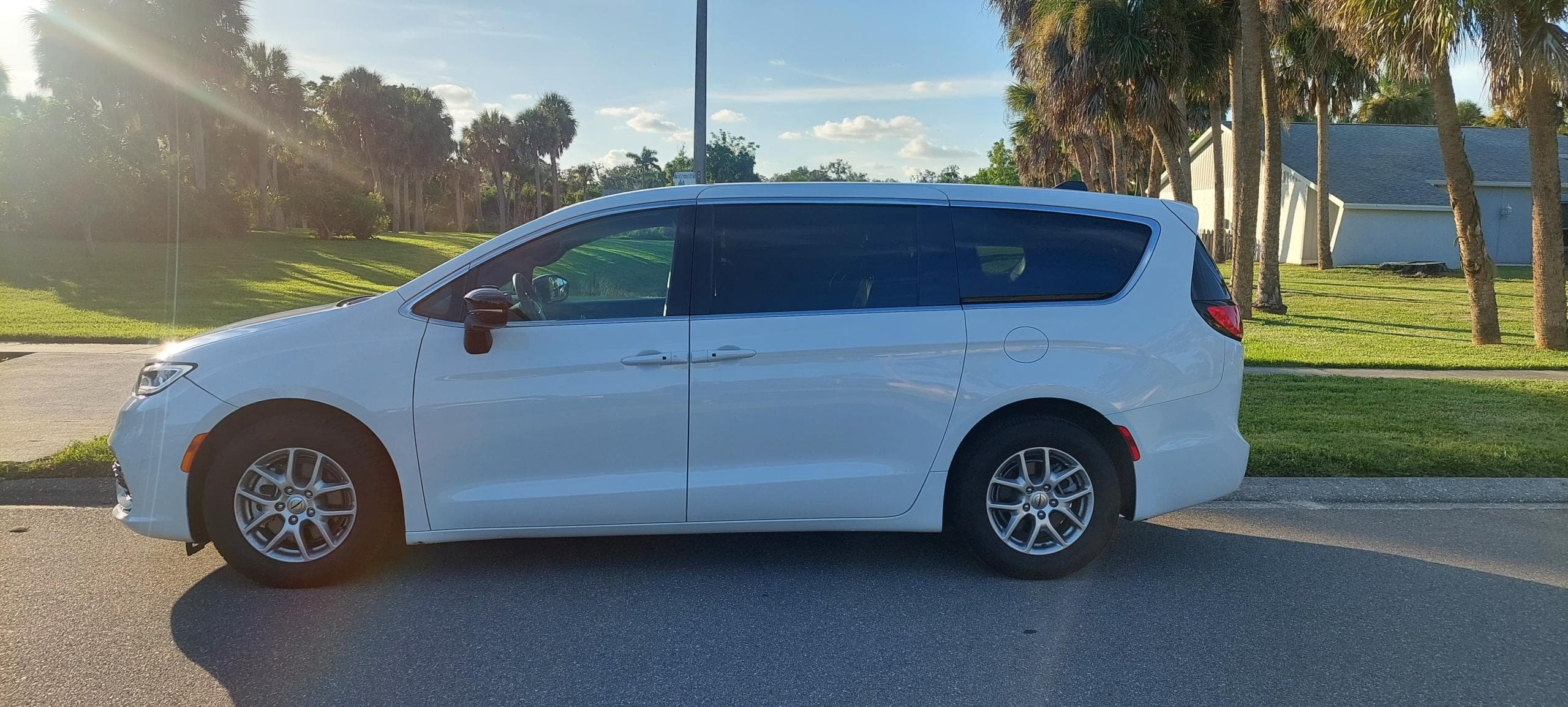Chrysler PACIFICA - 3