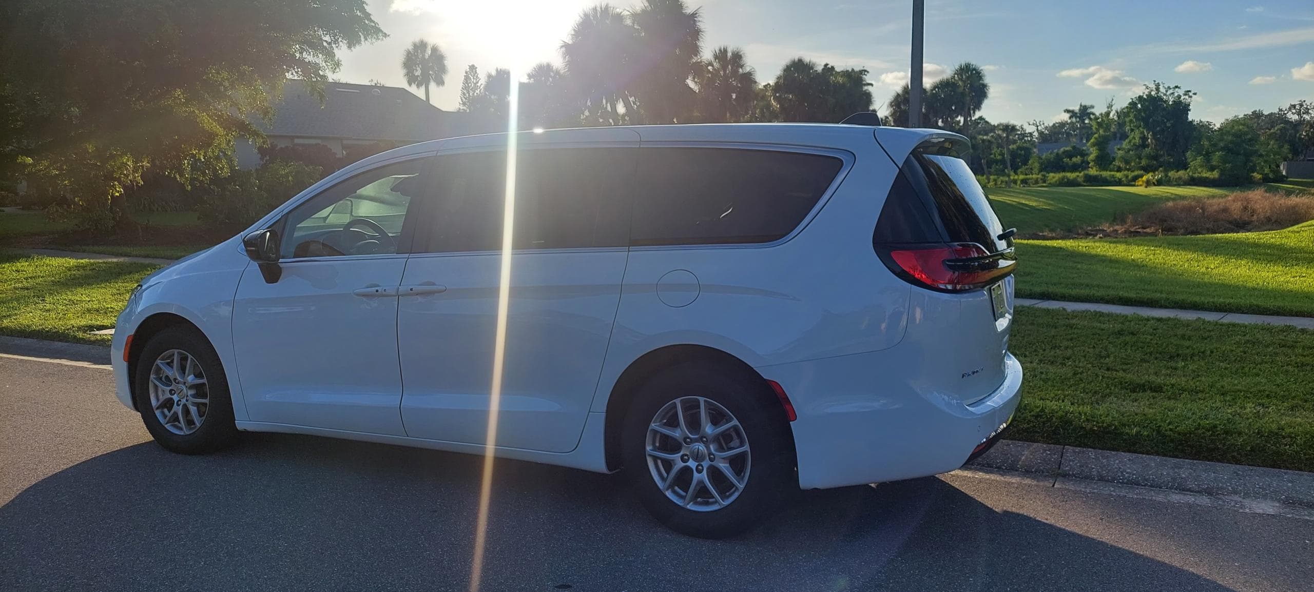 Chrysler PACIFICA - 4