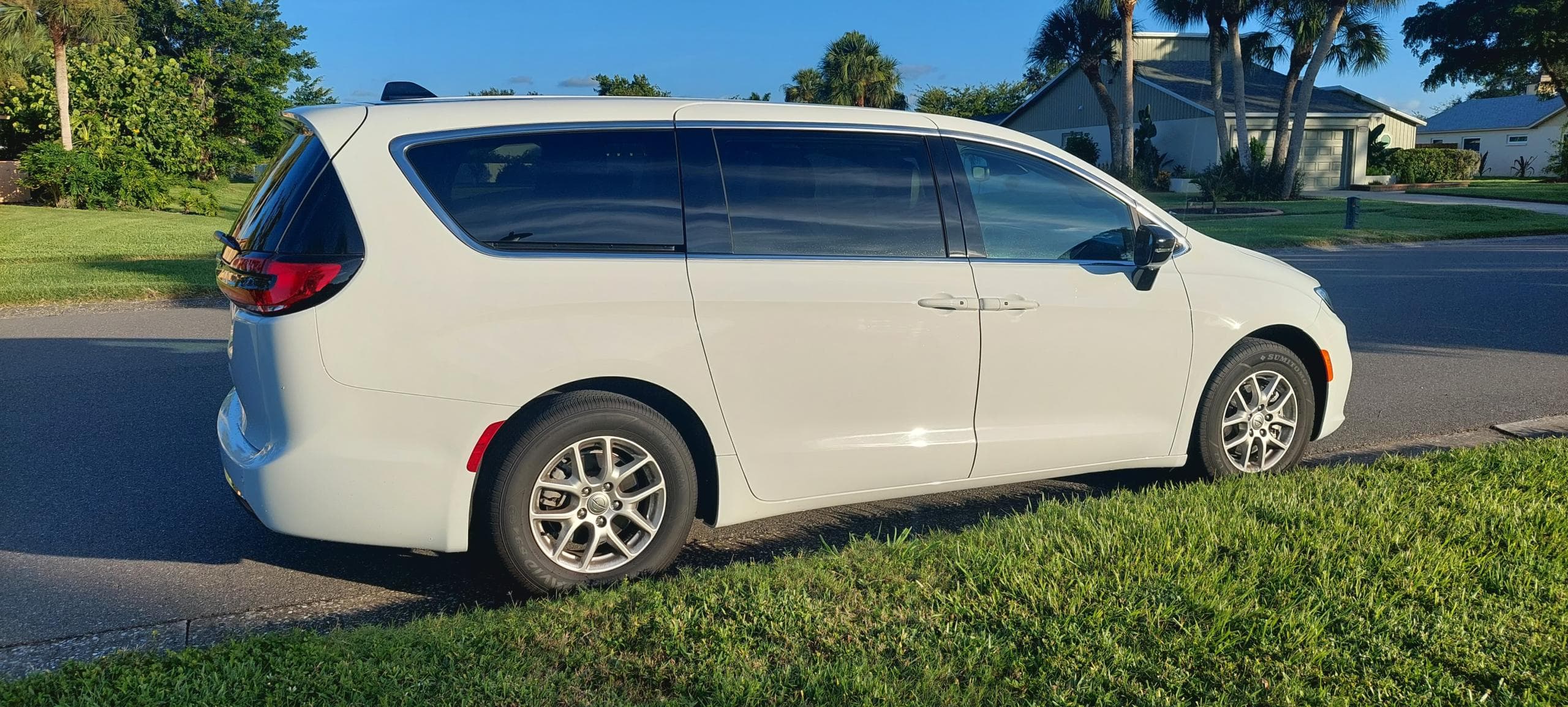 Chrysler PACIFICA - 8