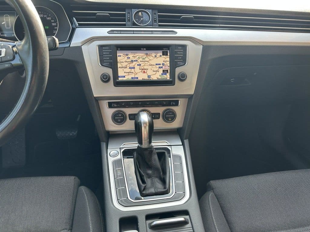 2015 Volkswagen PASSAT - 12