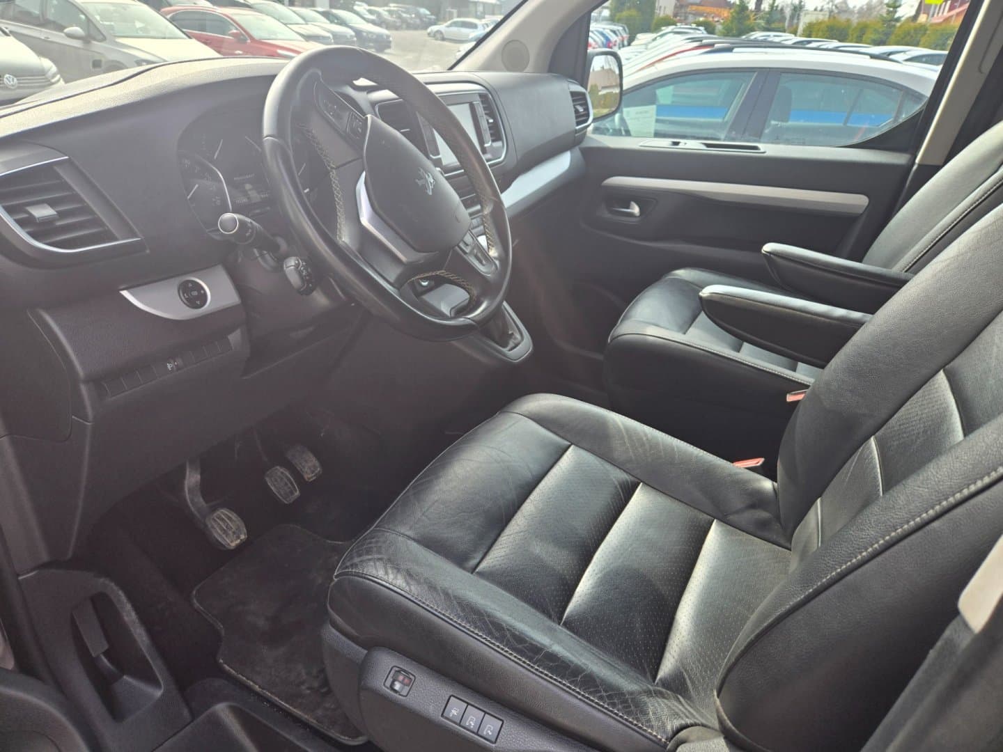 Peugeot TRAVELLER - 9