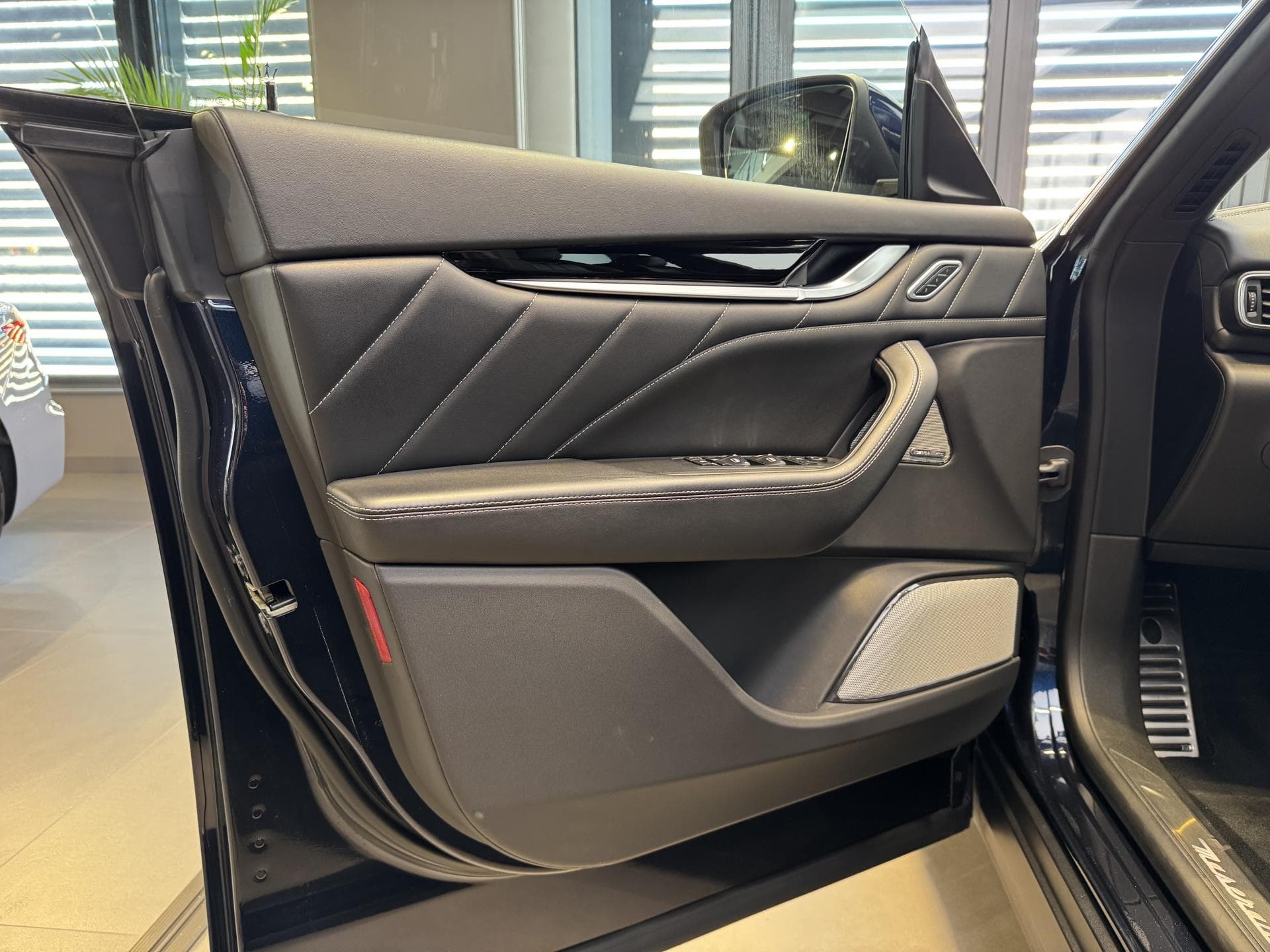 Maserati LEVANTE - 10