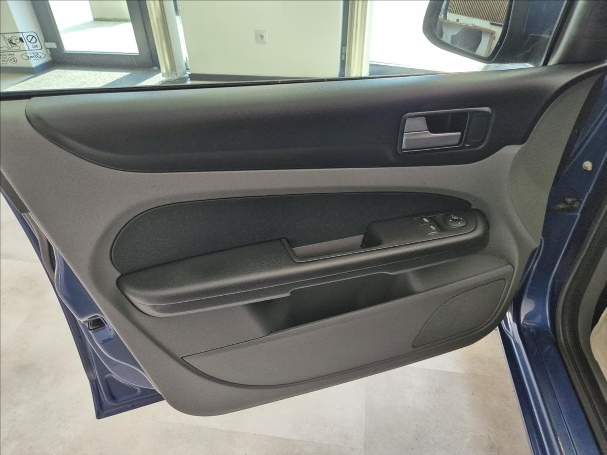 2009 Ford Focus - 10