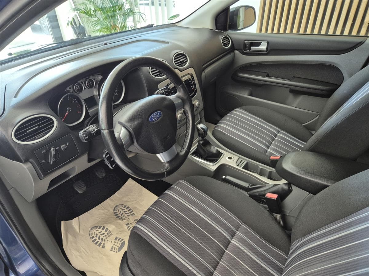 2009 Ford Focus - 11