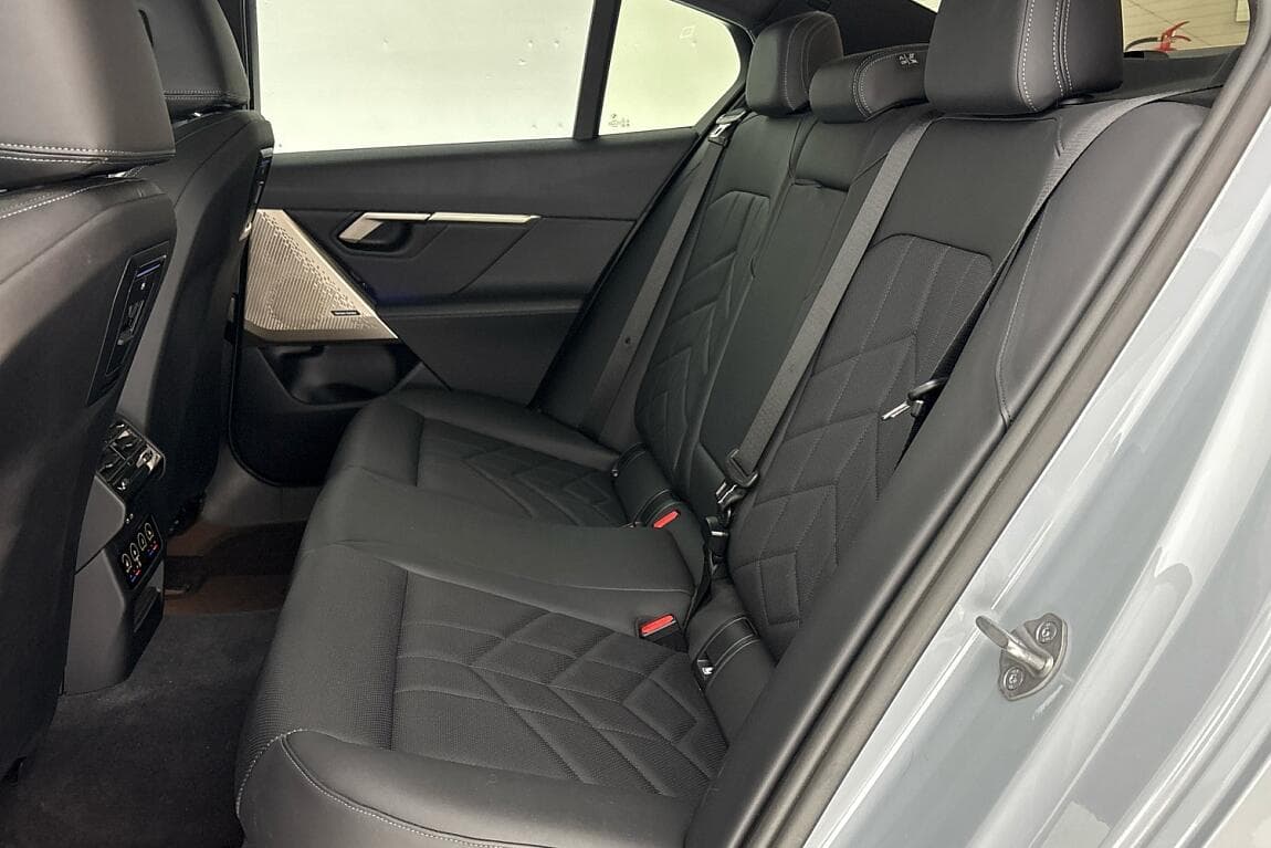 2024 BMW 5-Series - 8