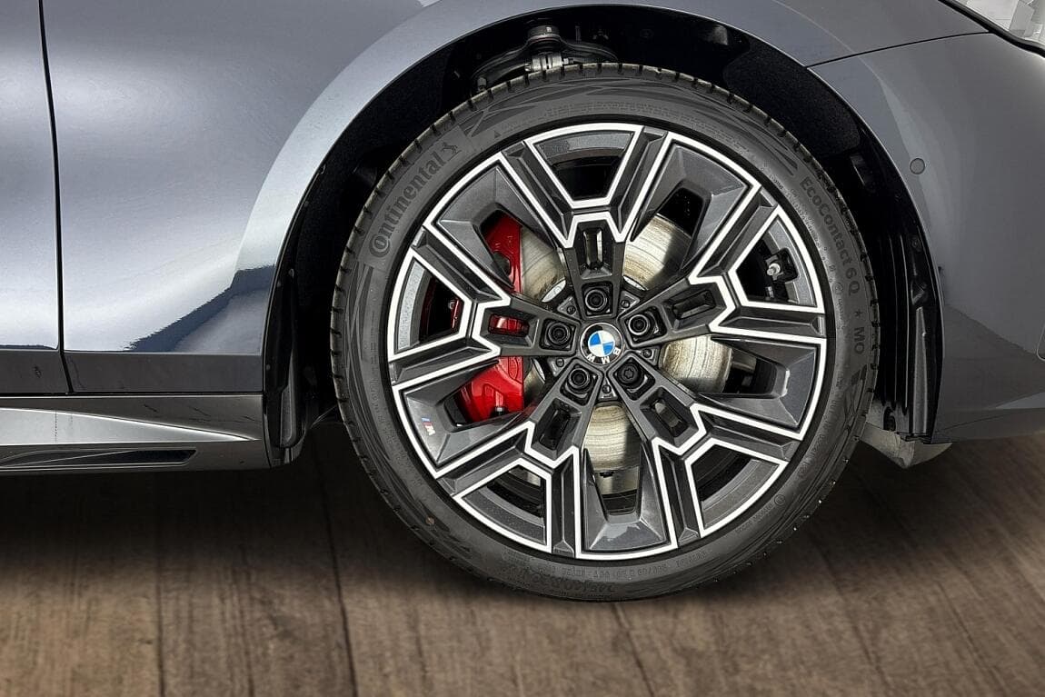 2025 BMW 5-Series - 9