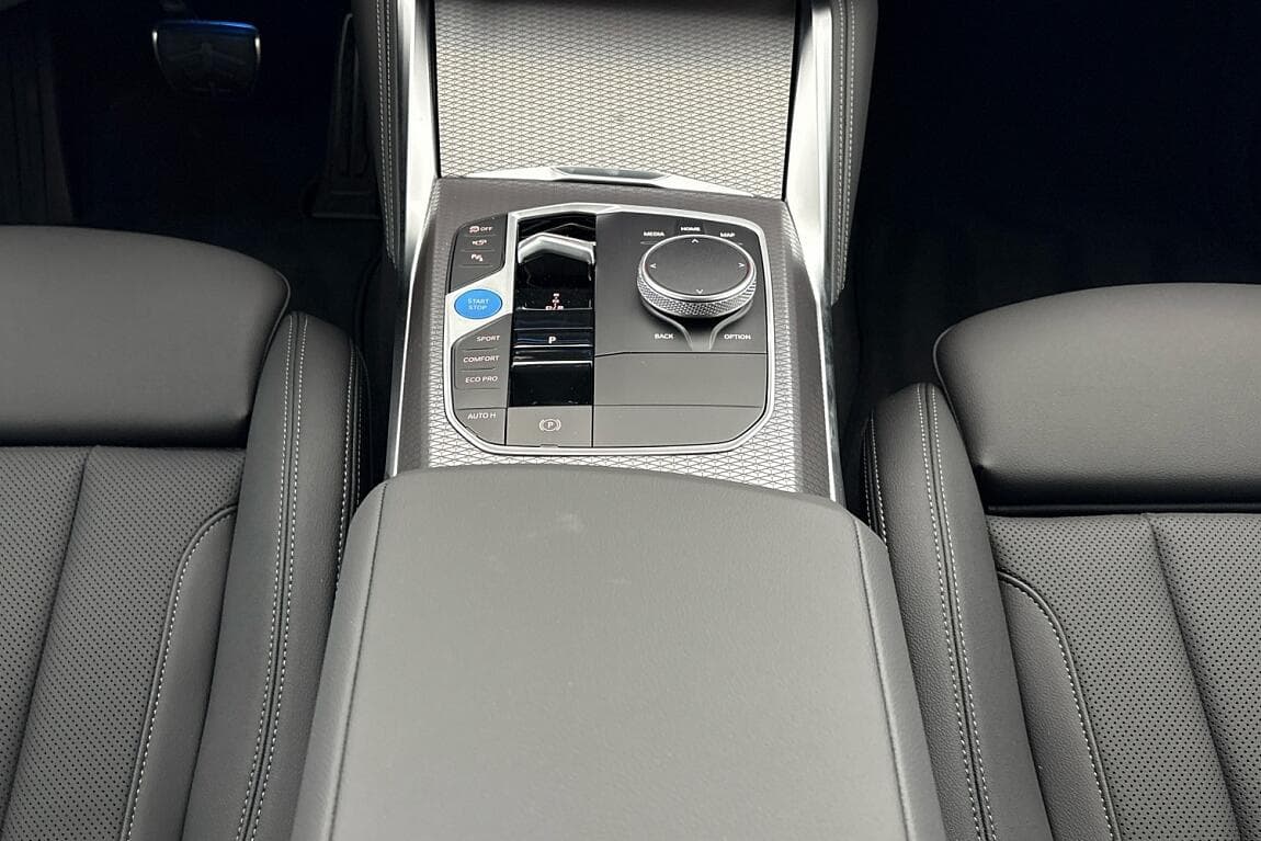 2025 BMW i4 - 10