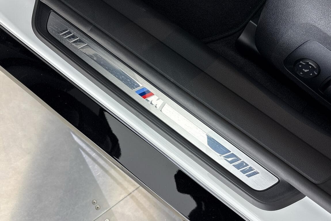 2025 BMW i4 - 12