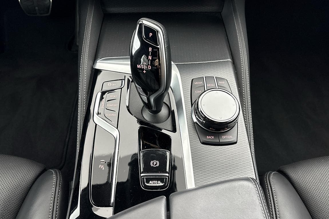 2022 BMW 5-Series - 10