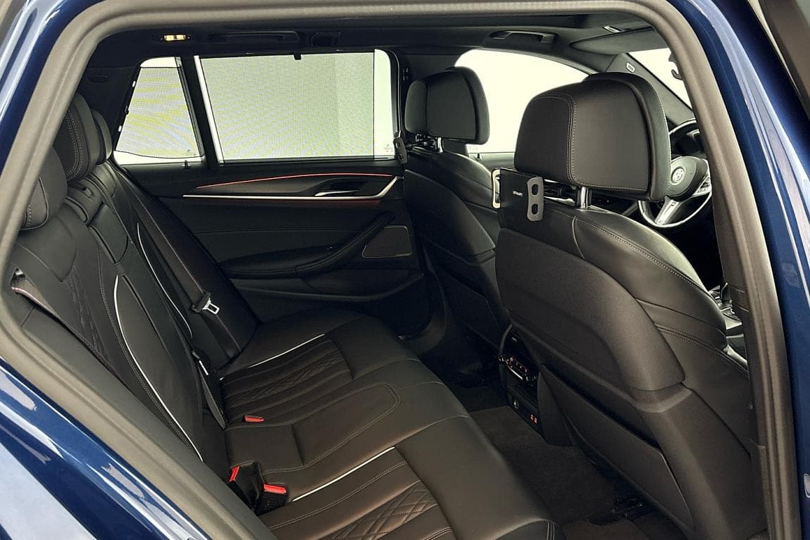 2022 BMW 5-Series - 11