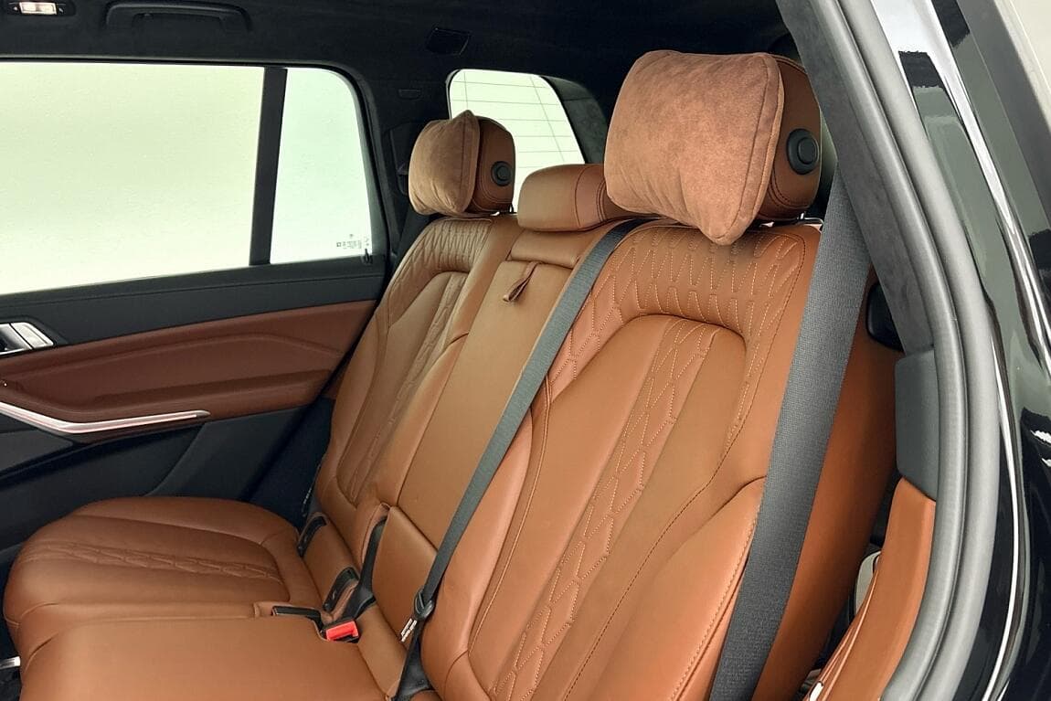 2021 BMW X7 - 10