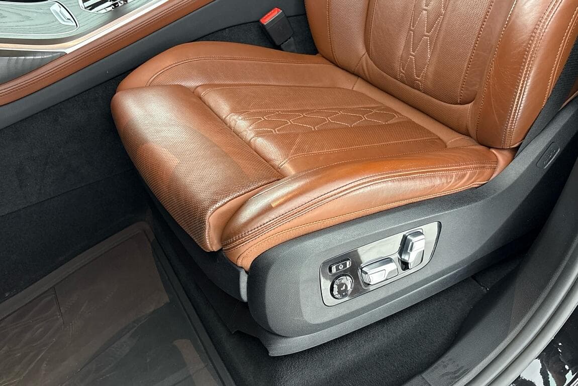2021 BMW X7 - 8