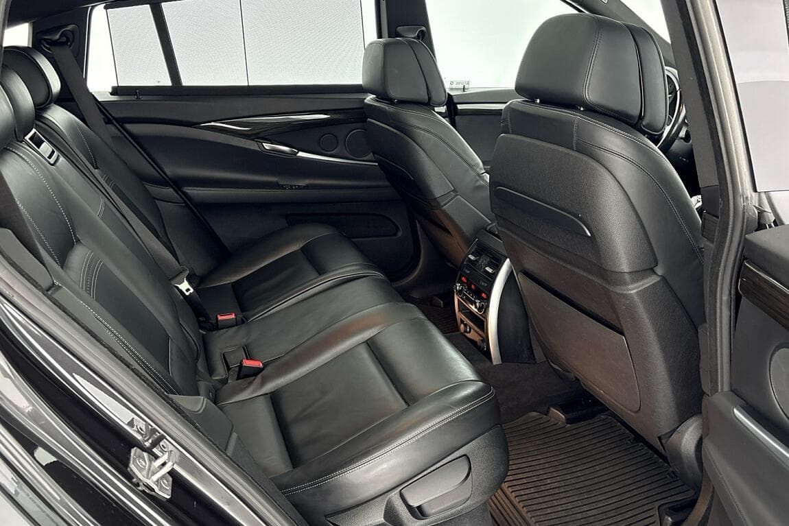 2015 BMW 5-Series - 11