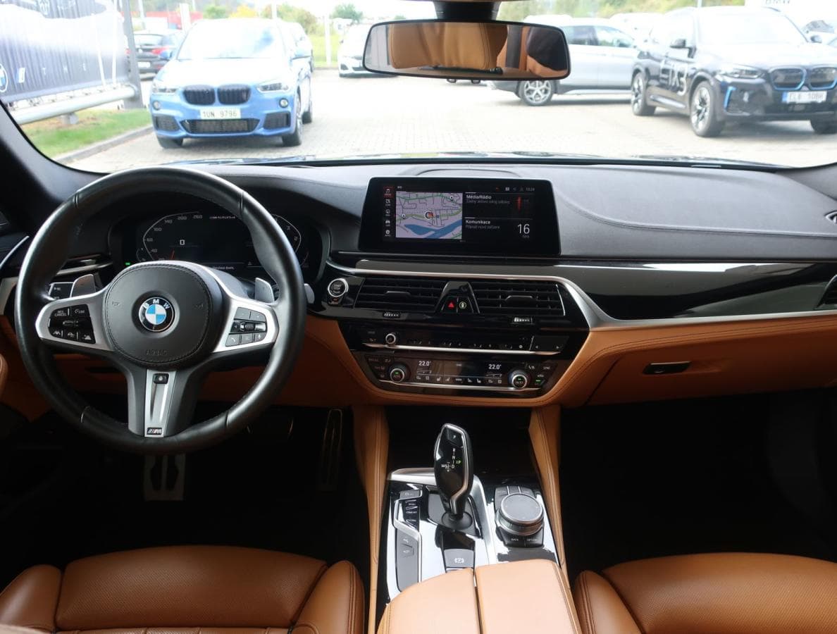 BMW 5-Series - 9