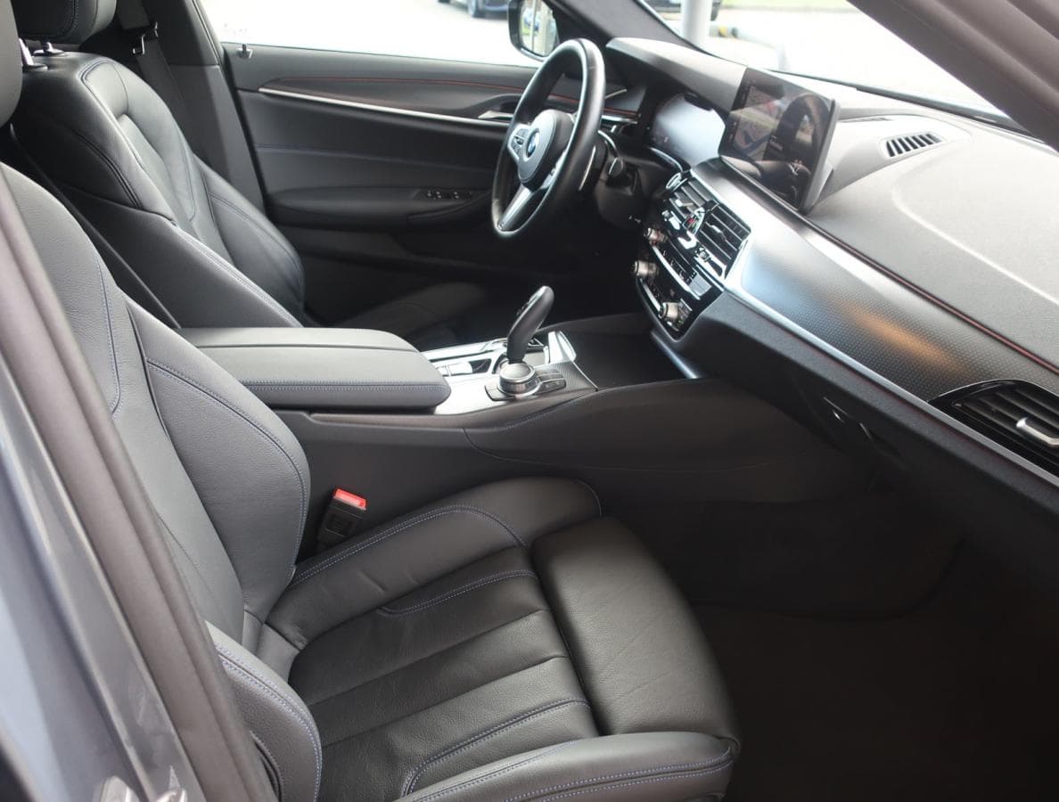 BMW 5-Series - 10