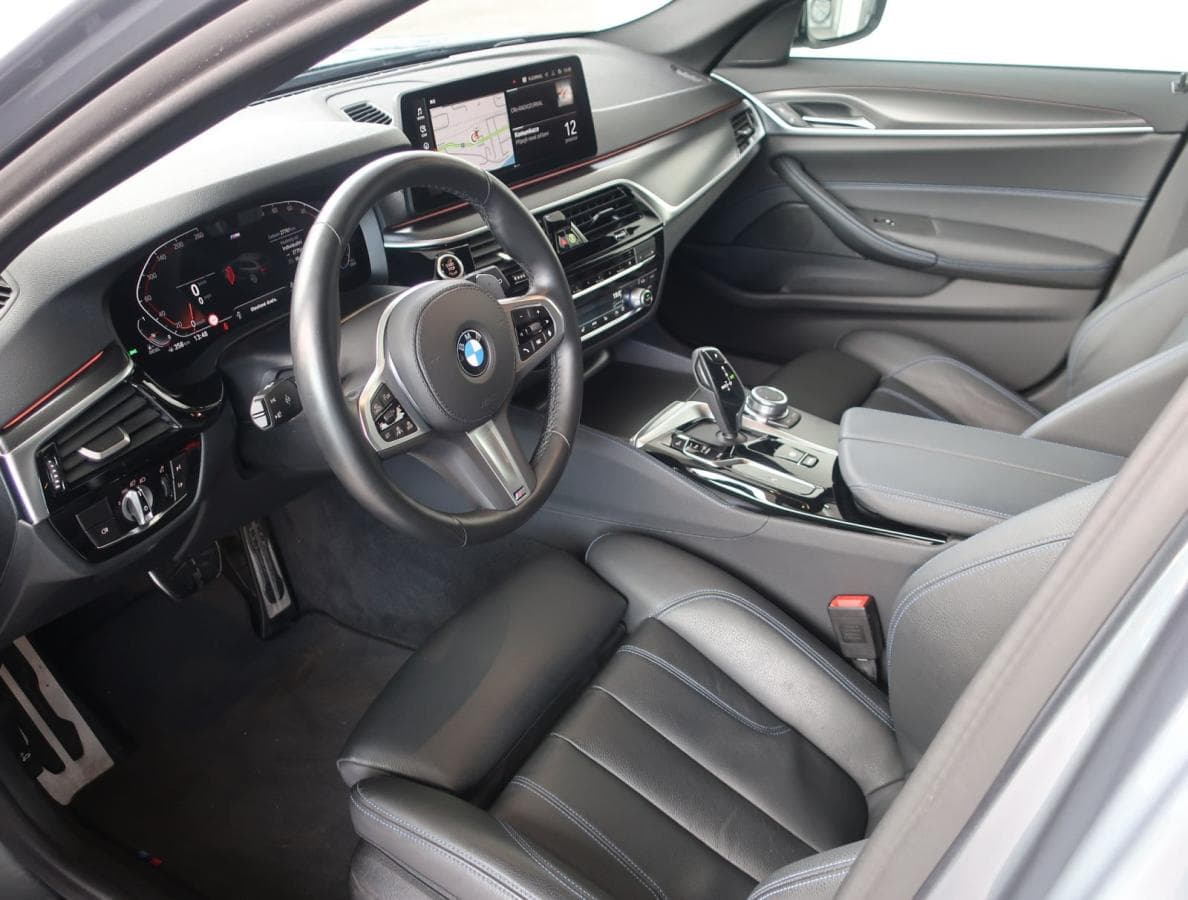 BMW 5-Series - 8