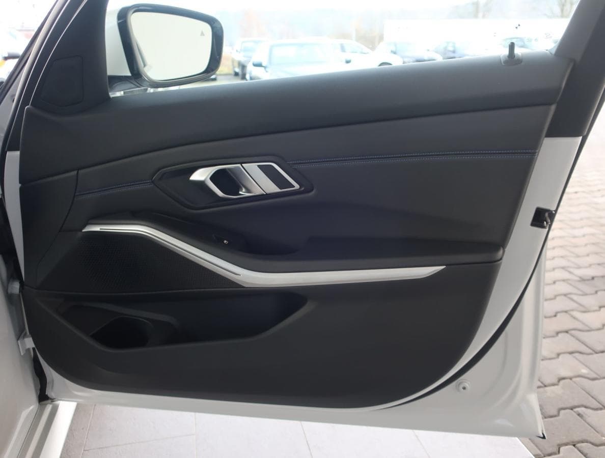 2023 BMW 3-Series - 11