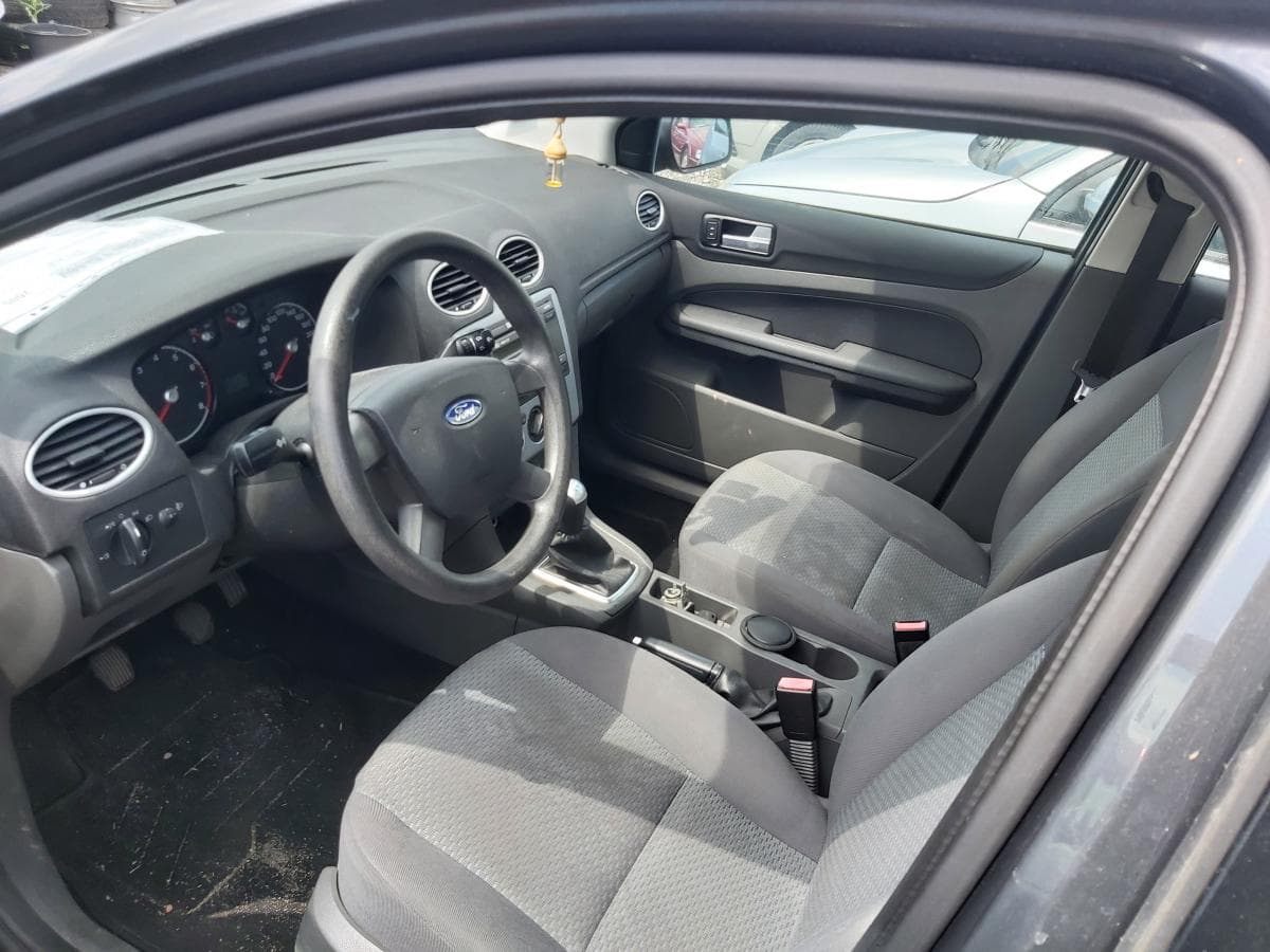 Ford Focus - 8