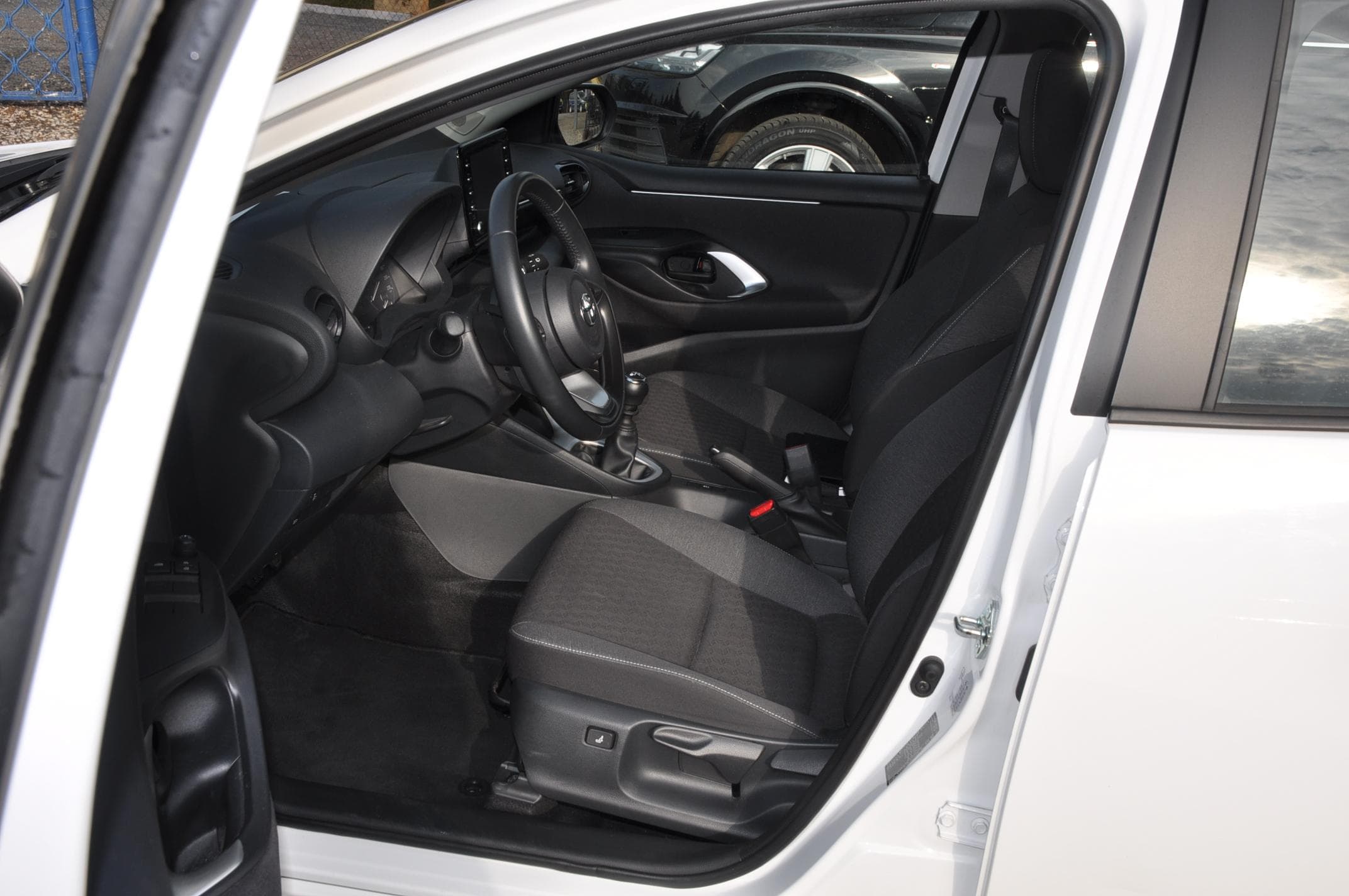 2023 Toyota YARIS - 6