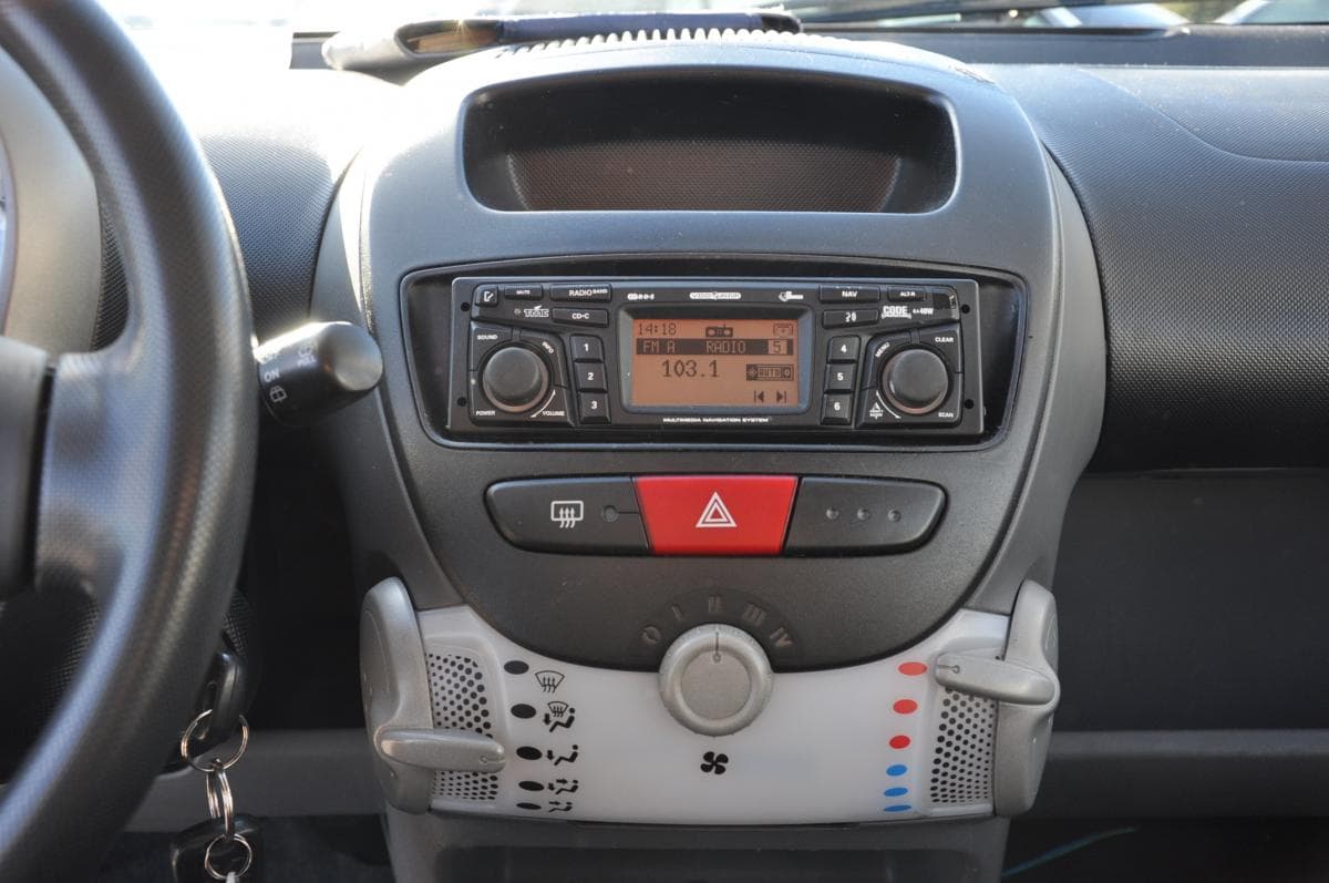 2011 Peugeot 107 - 10