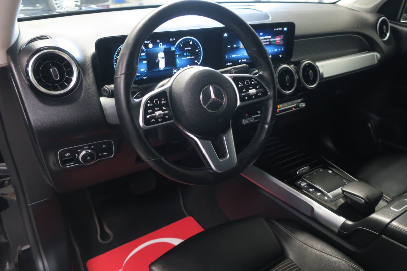 Mercedes-Benz GLB - 12