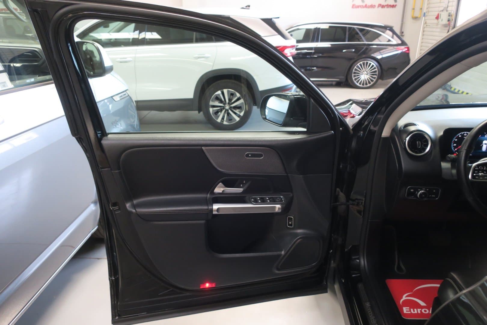 Mercedes-Benz GLB - 8