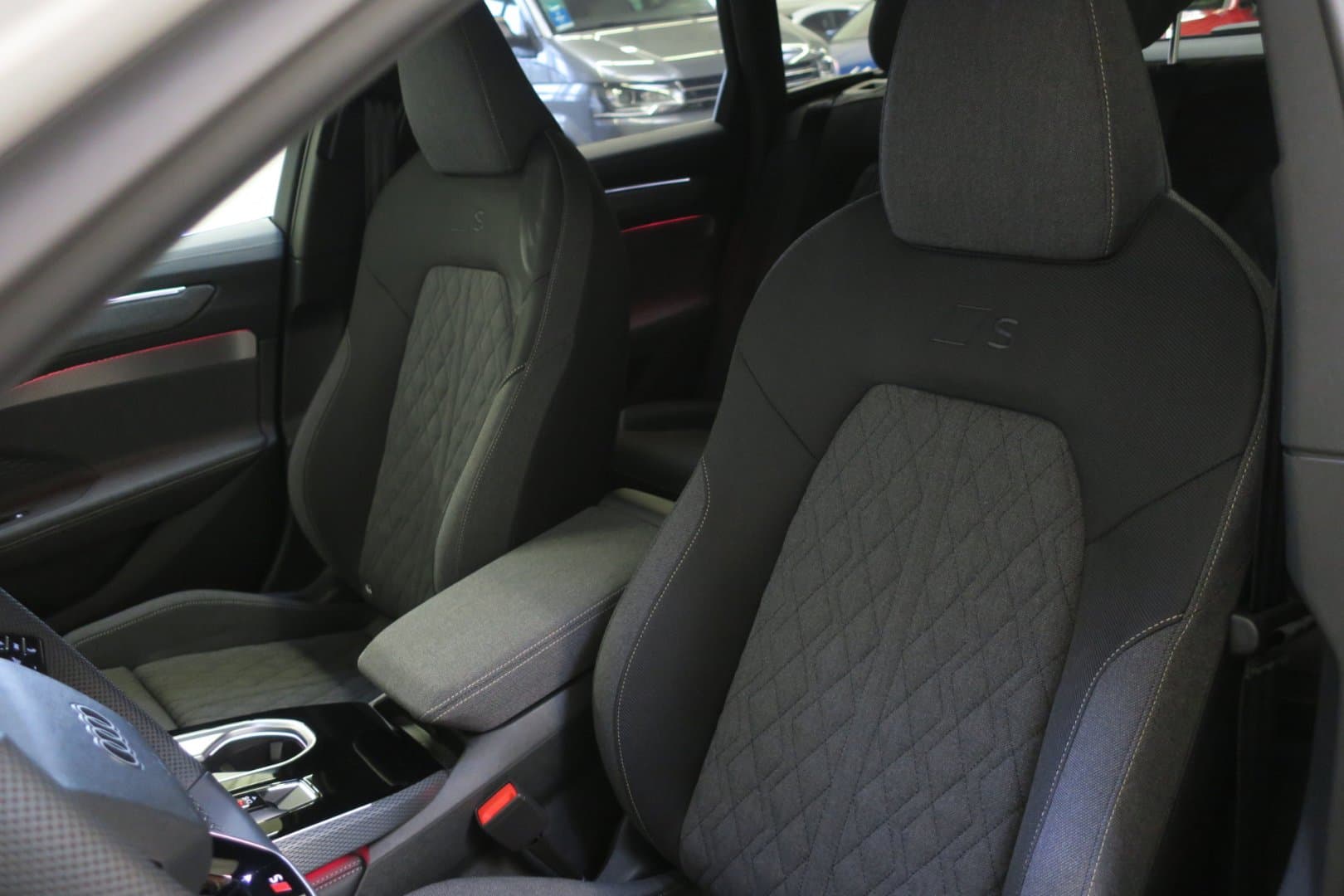 Audi A6 - 12