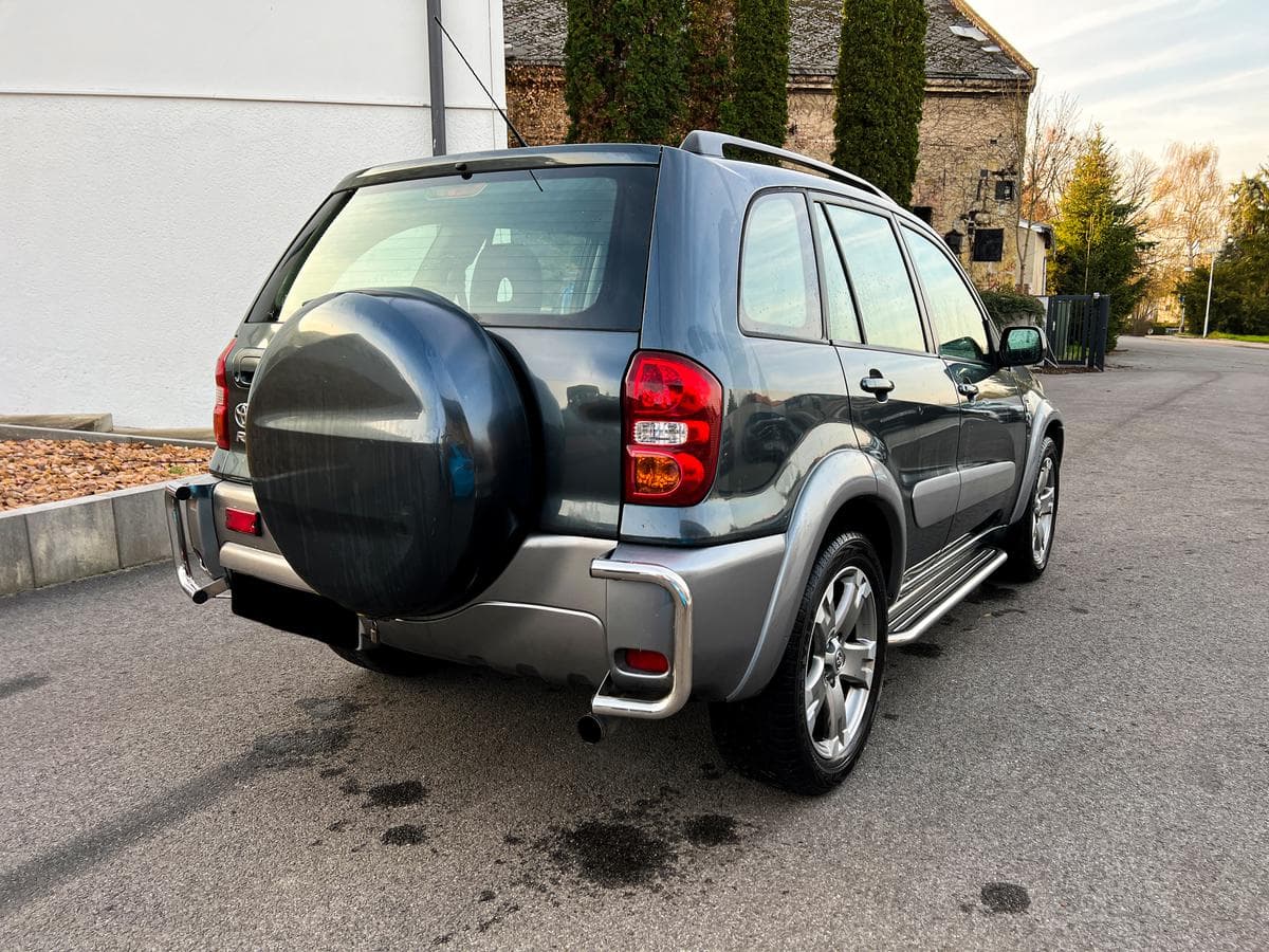 2004 Toyota RAV4 - 6