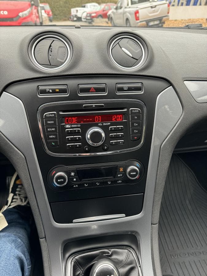 2013 Ford Mondeo - 11