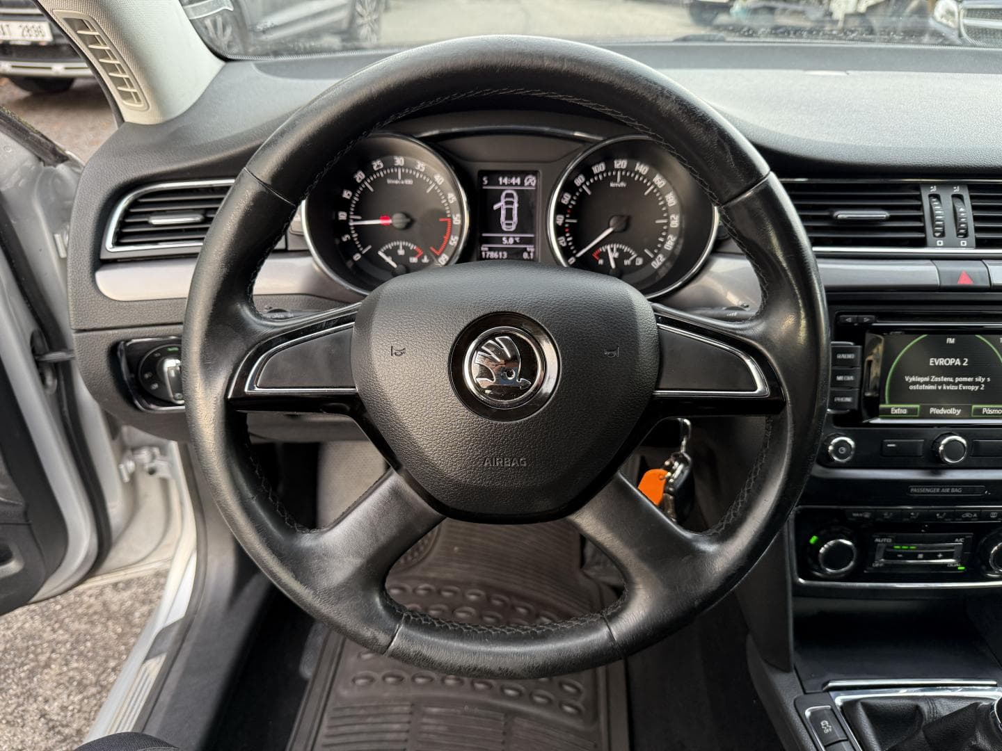 2013 Škoda SUPERB - 11