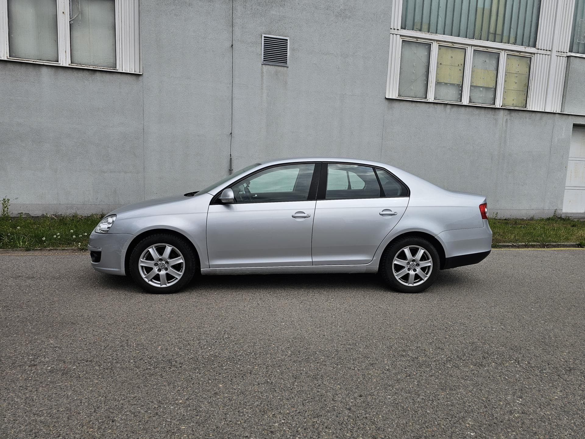 Volkswagen JETTA - 2