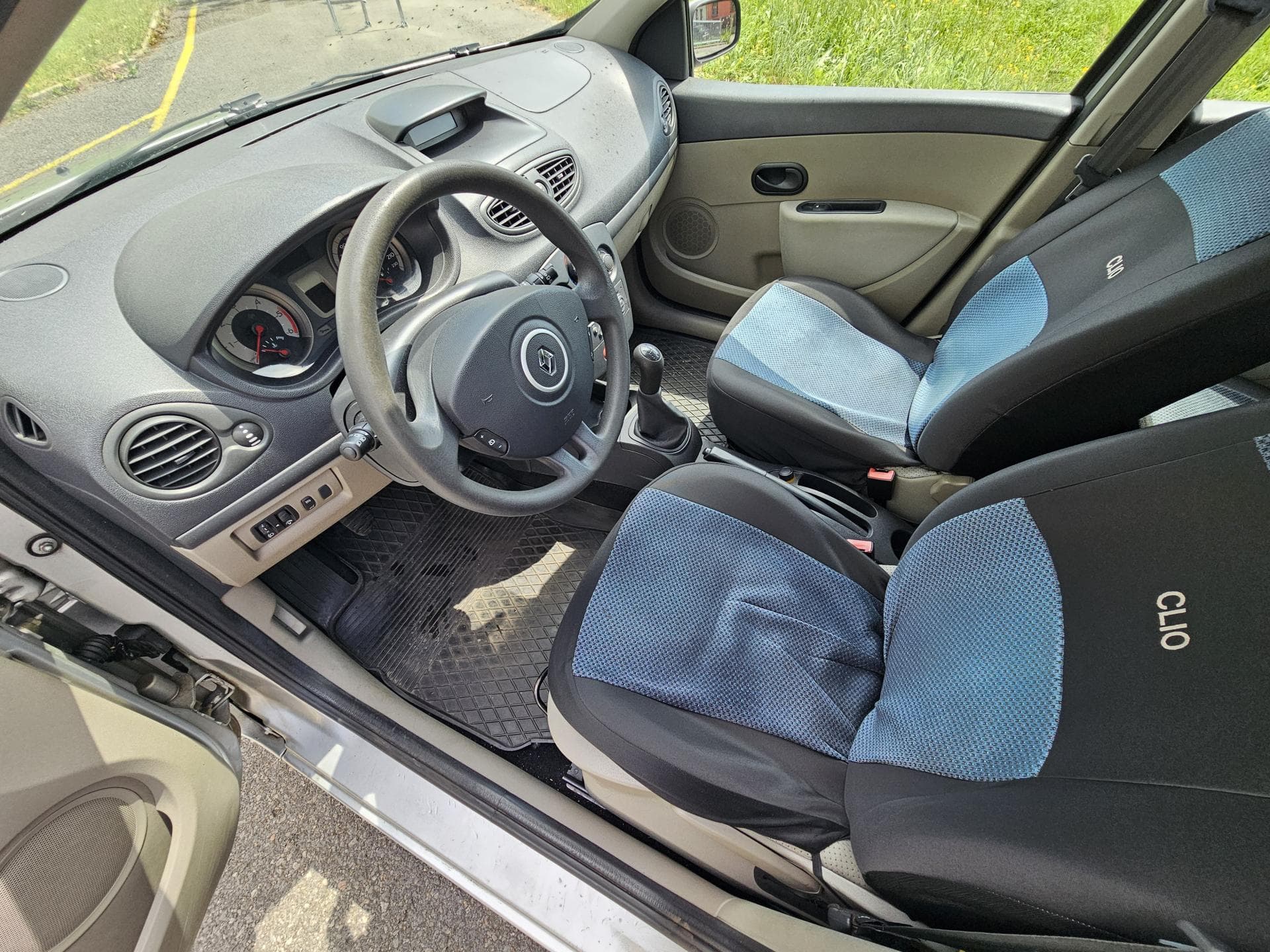Renault CLIO - 12