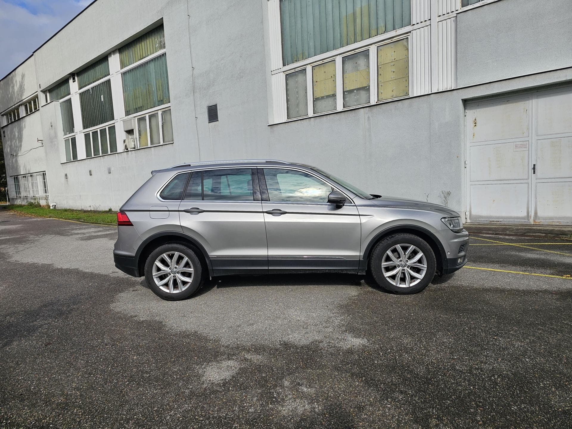 Volkswagen TIGUAN - 6
