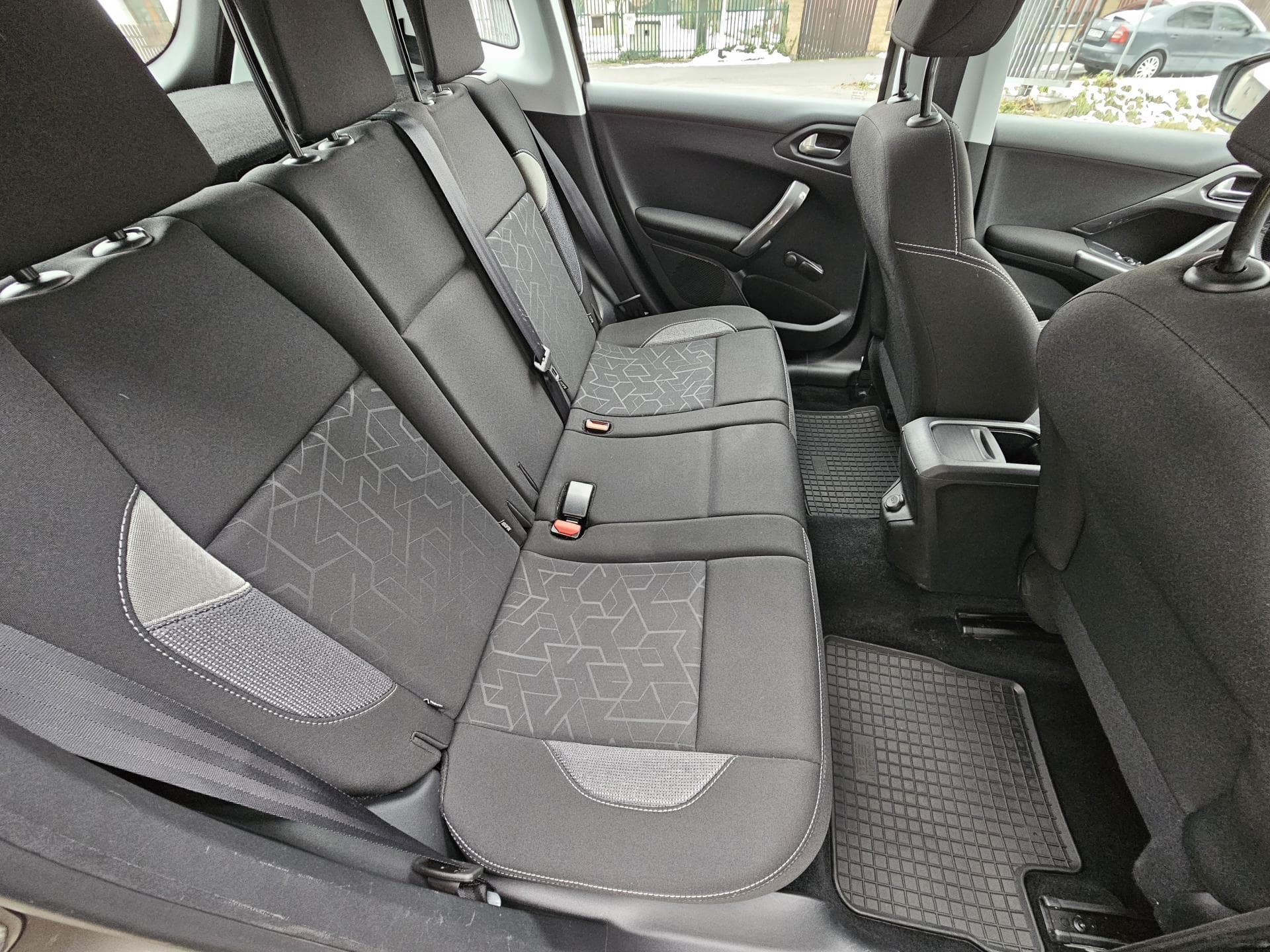Peugeot 2008 - 11