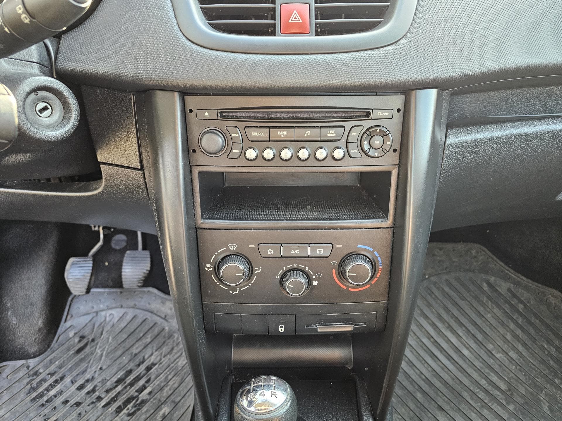 Peugeot 207 - 12