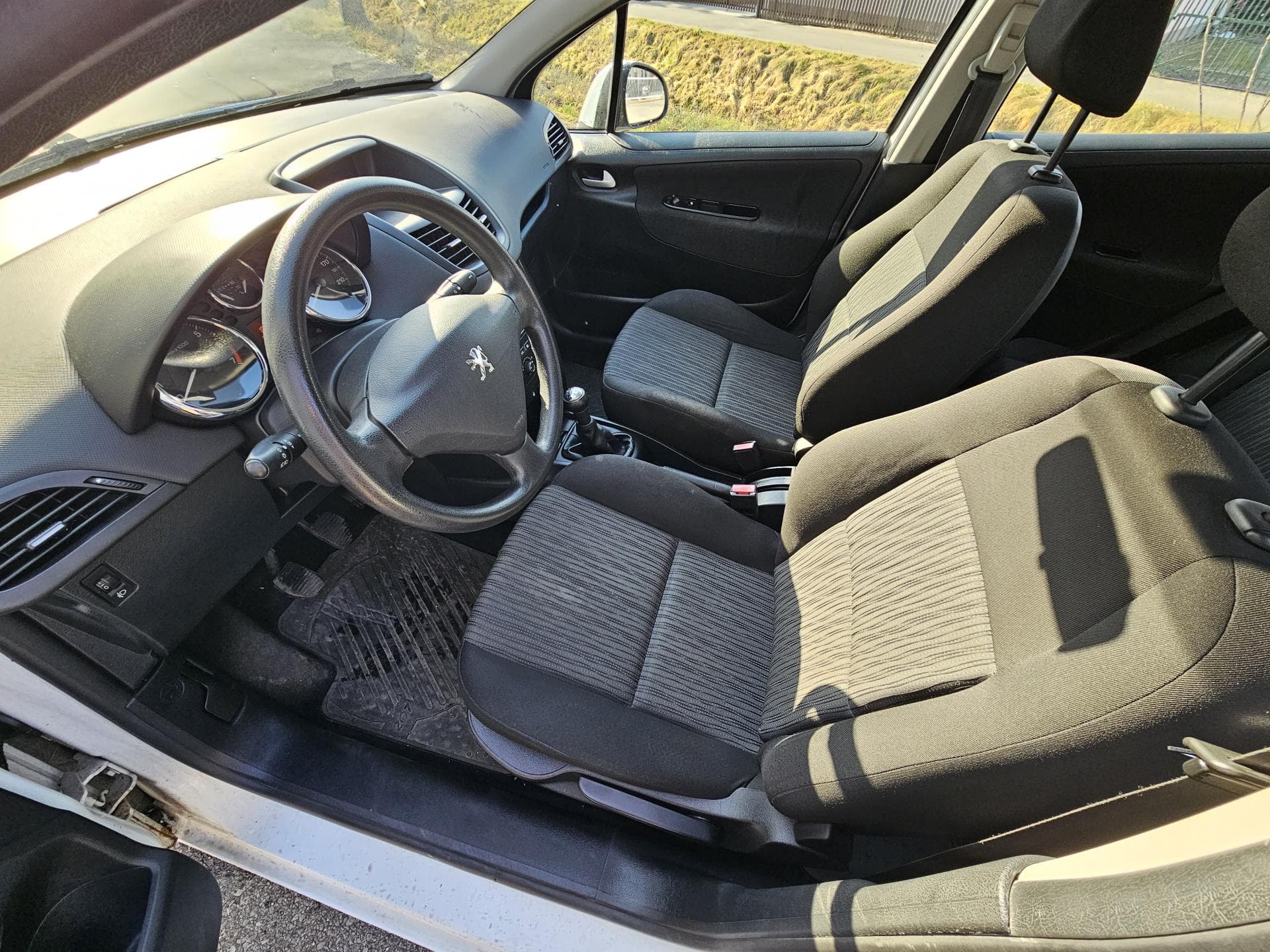 Peugeot 207 - 9