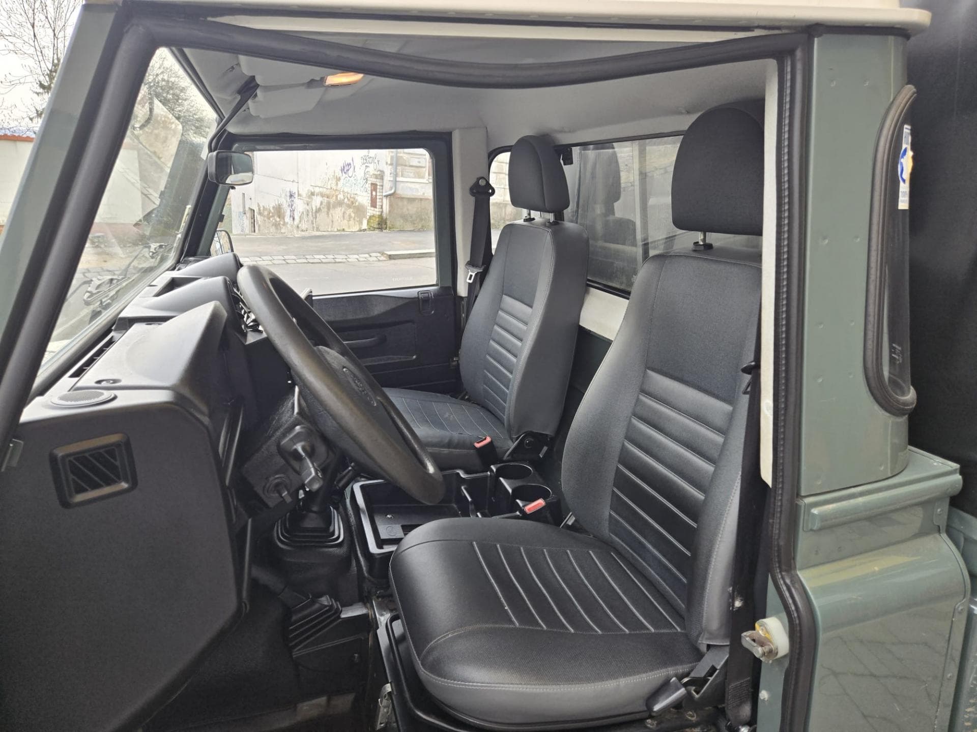 Land Rover DEFENDER - 9