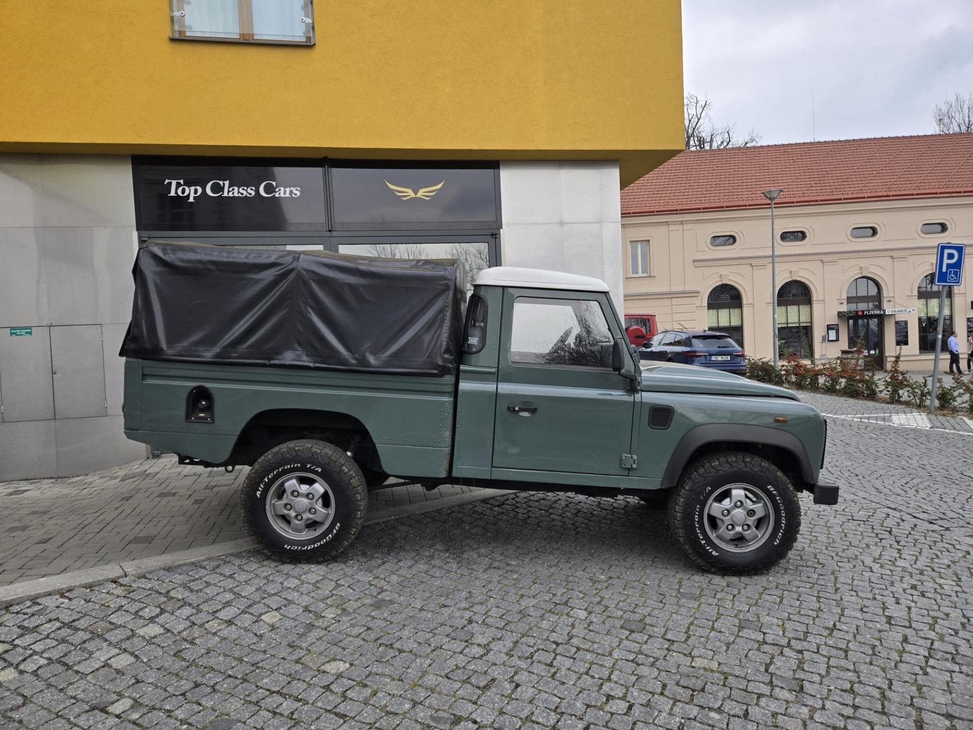 Land Rover DEFENDER - 4