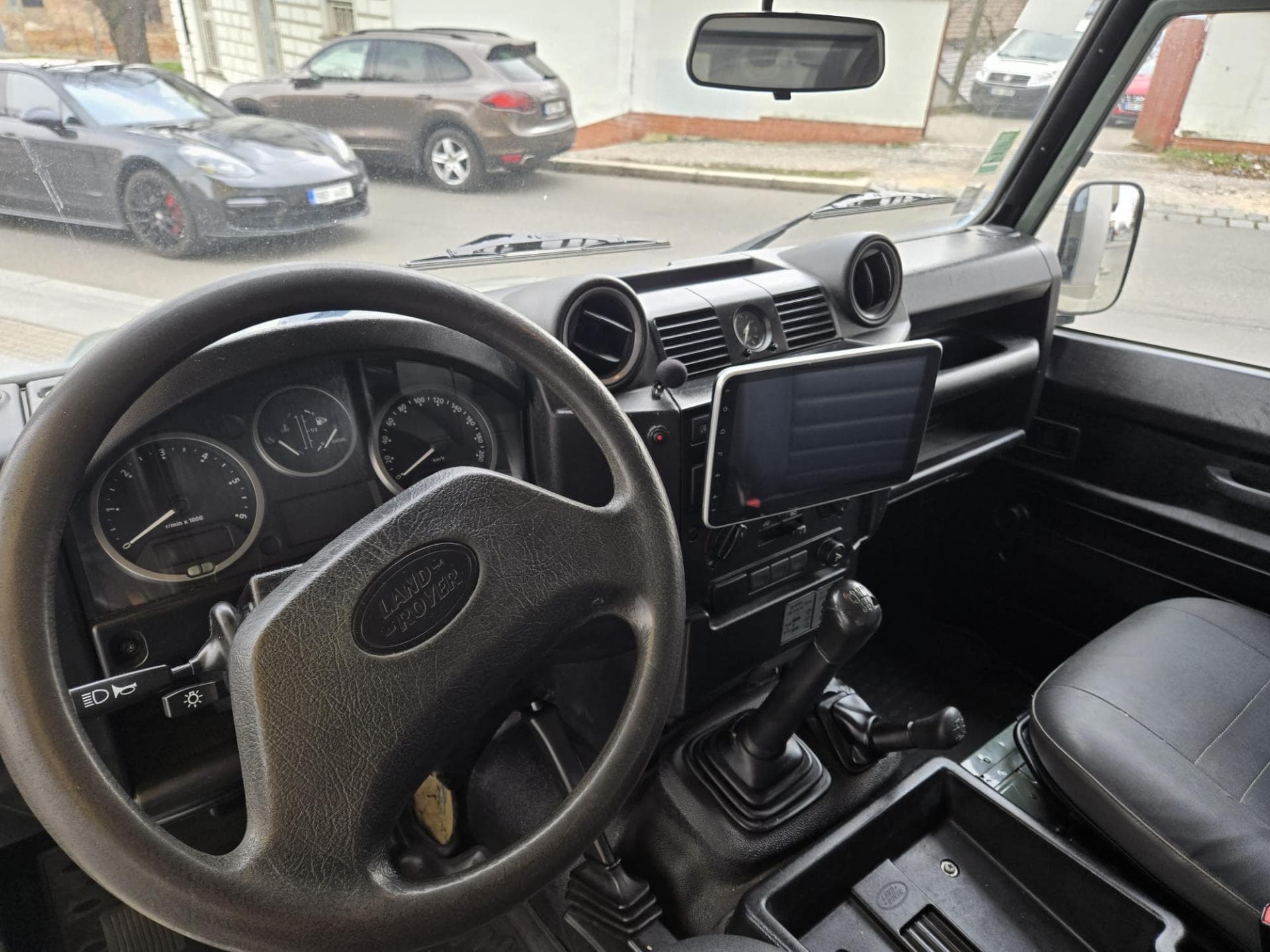 Land Rover DEFENDER - 10