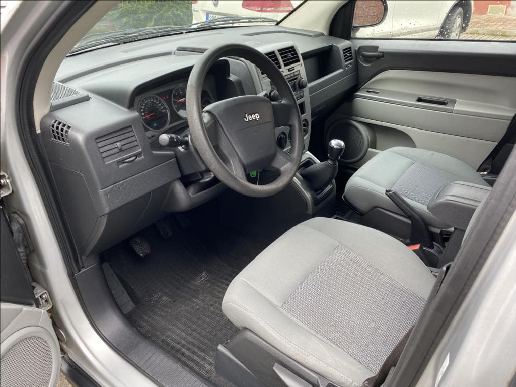 2007 Jeep Compass - 11