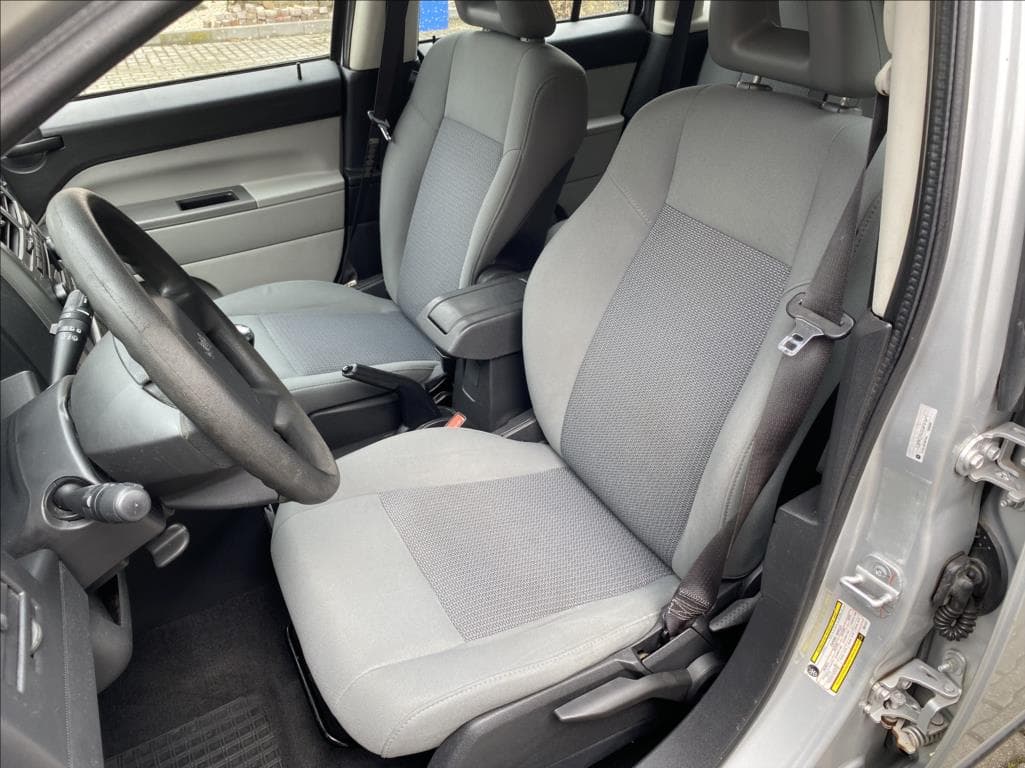 2007 Jeep Compass - 9