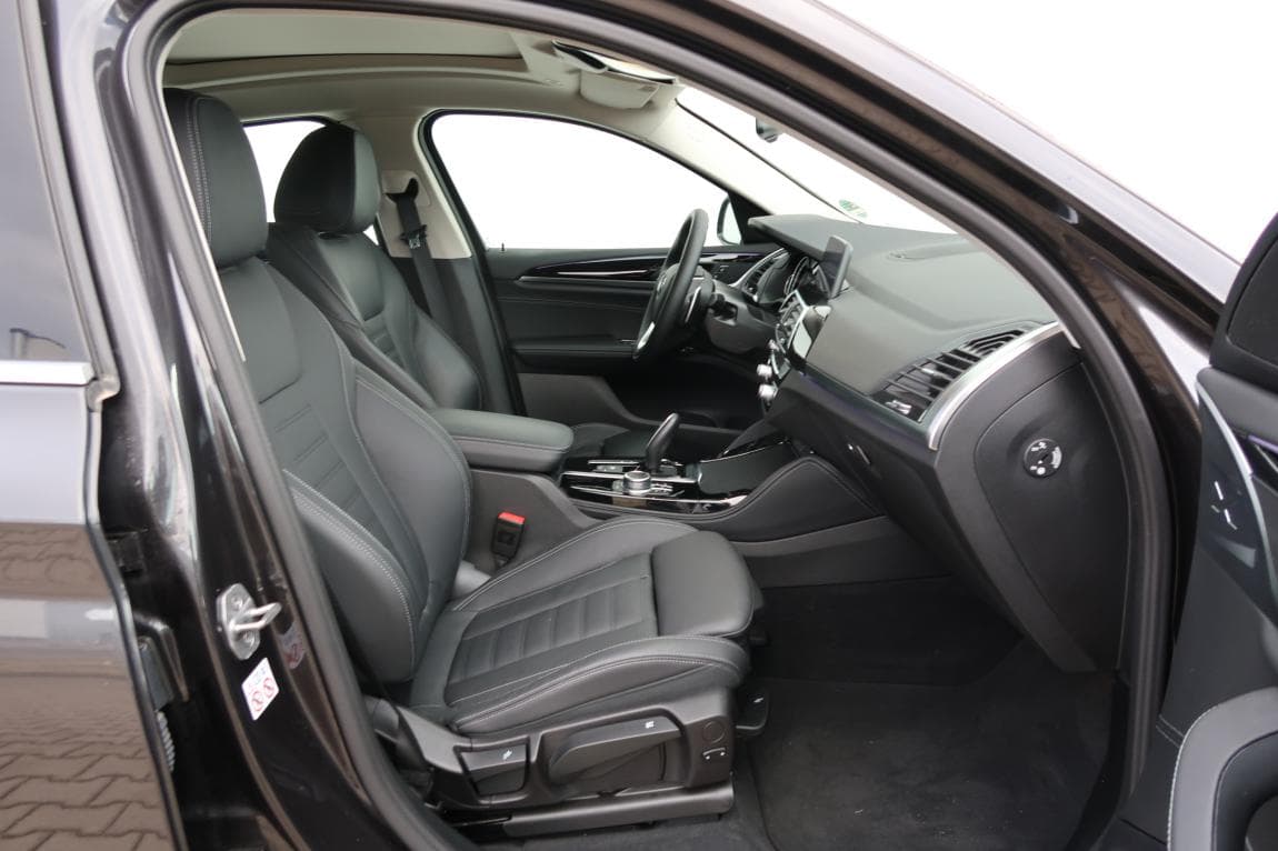 2021 BMW X4 - 11
