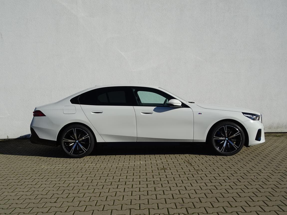 2023 BMW 5-Series - 5