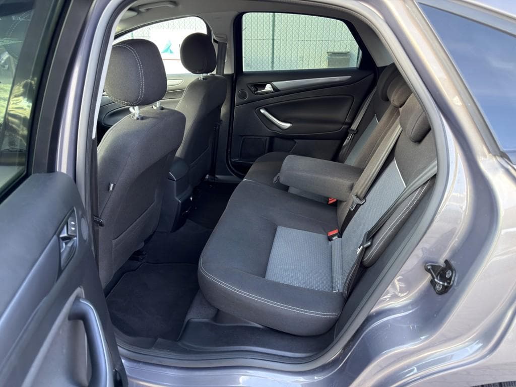 2011 Ford MONDEO - 7