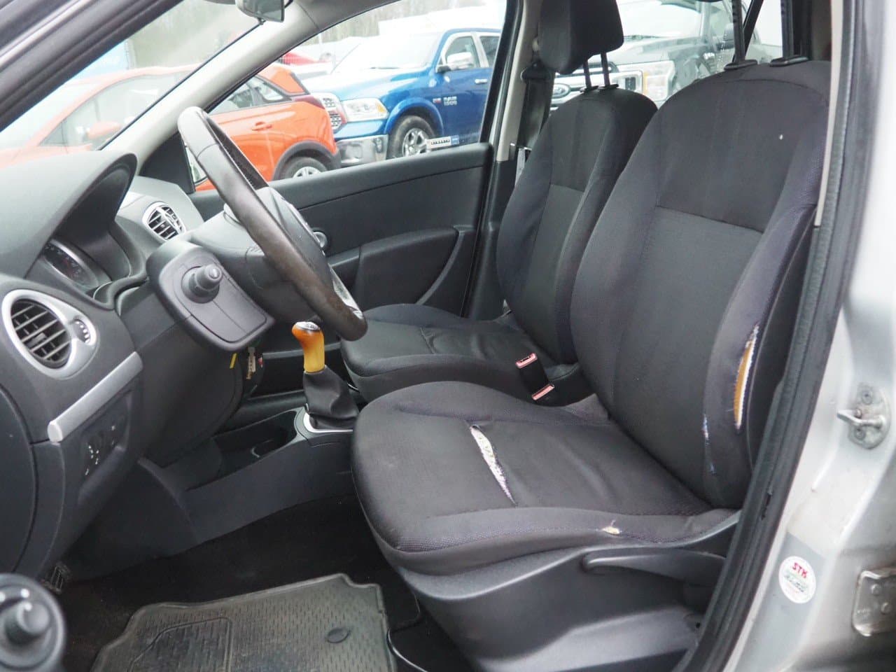 Renault CLIO - 10